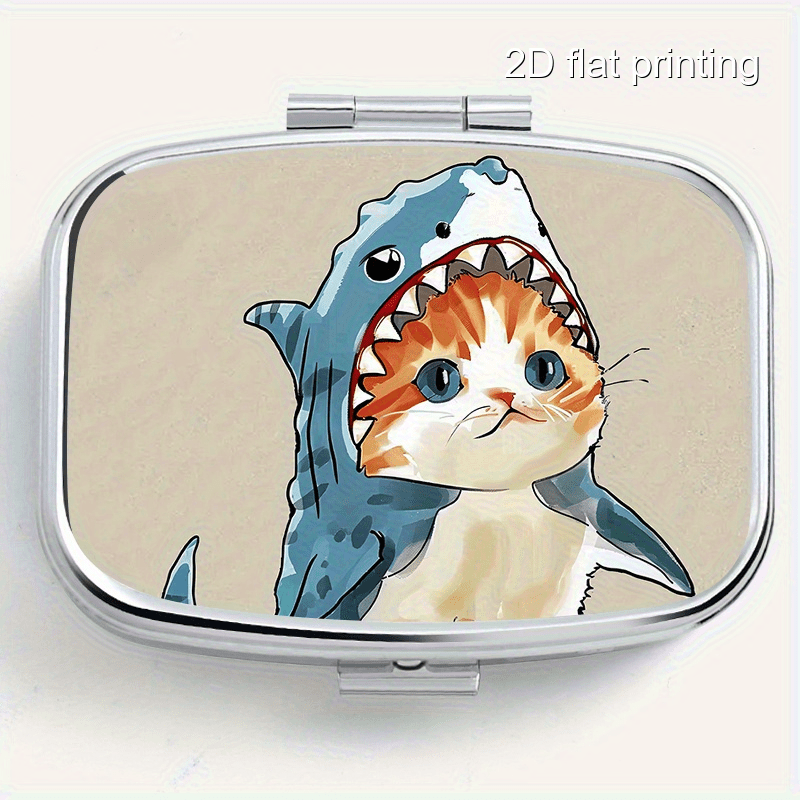 Accessories Travel Jewelry Box - กล่องโลหะทรงสี่เหลี่ยมลายฉลามและแมว พร้อมช่องแบ่งสองช่อง, กล่องยาเม็ดขนาดเล็กพกพาสำหรับวิตามิน, กล่องโลหะพกพาสำหรับใช้ในบ้านและการเดินทาง, กล่องจัดเก็บอเนกประสงค์สำหรับต่างหู, เครื่องประดับ