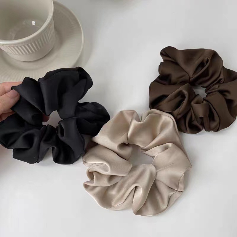 Quality Travel Accessories - ยางรัดผมซาตินหรูหรา 3 ชิ้น, ยางรัดผมเนื้อนุ่มคล้ายผ้าไหม สีกลาง ดีไซน์เรียบหรู